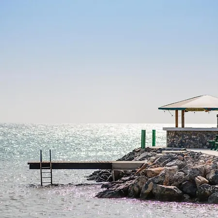 Thalassa Beach Pool *